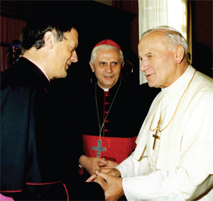 Miceal-Ledwith-papa-Benedict-papa-Ioan-Paul-II